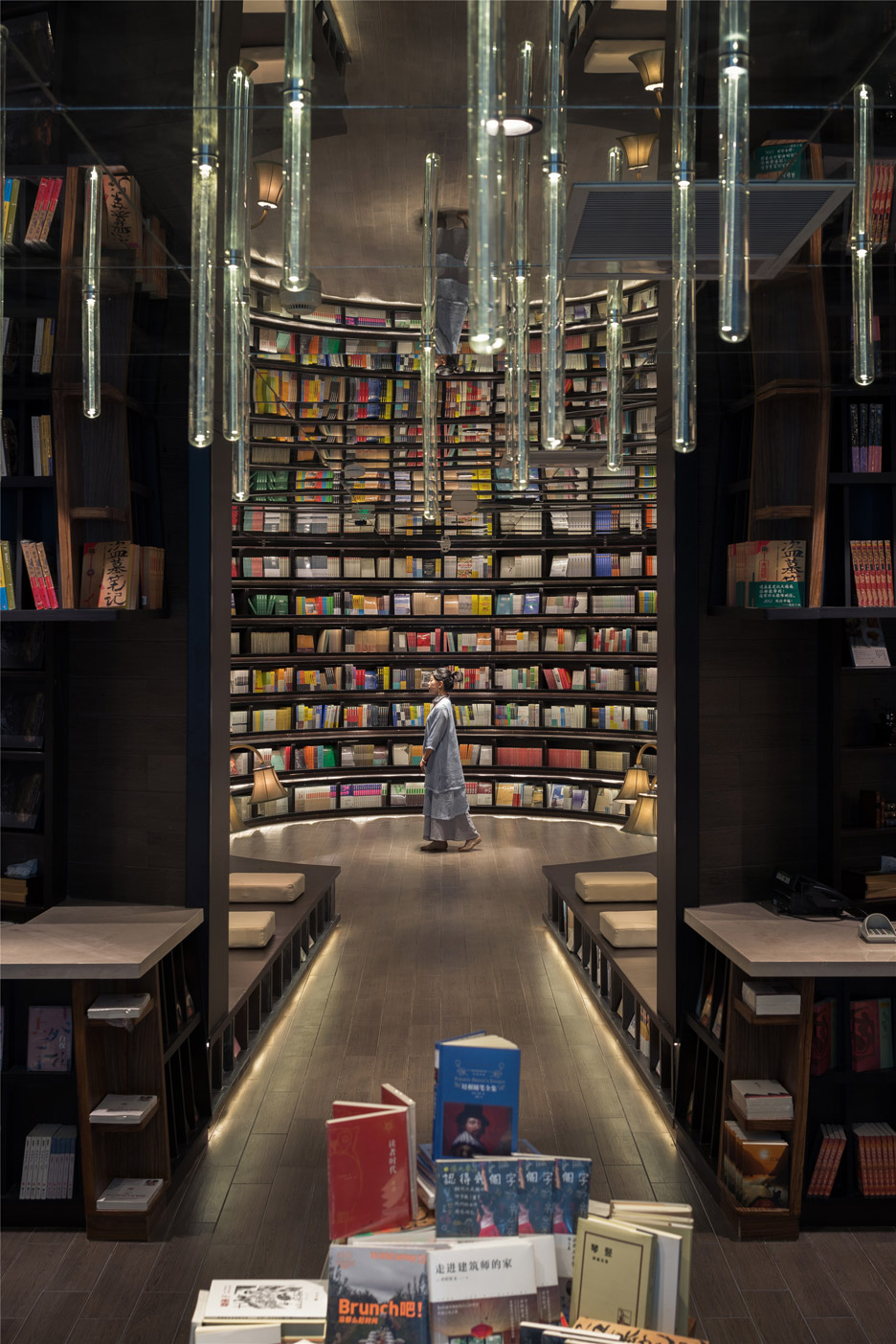 hangzhou-zhongshuge-li-xiang-bookshop-star-avenue-china-_dezeen_936_10