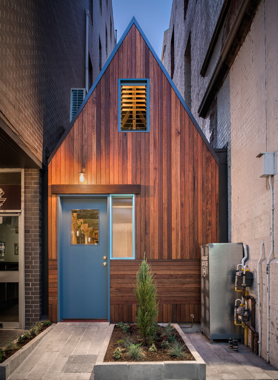 pink-moon-saloon-adelaide-australia-sans-arc-restaurant-bar-kitchen-timber-small_dezeen_dezeen_936_11