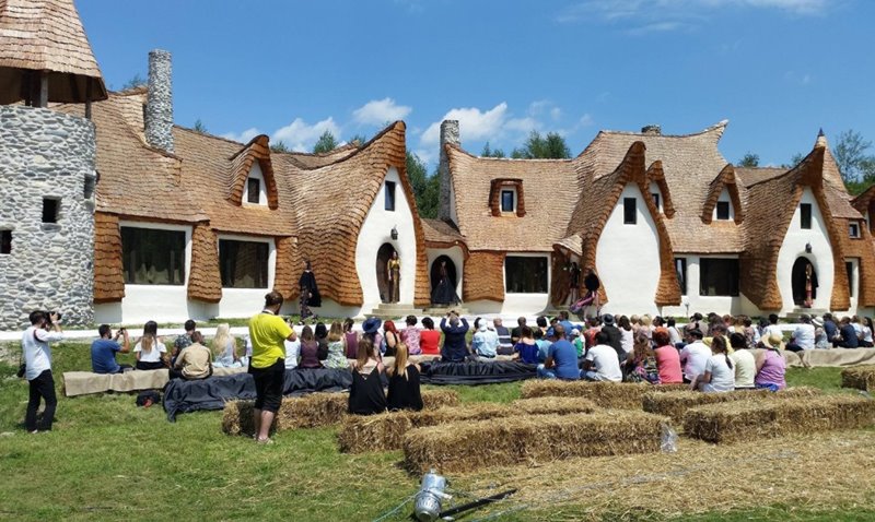 Castelul-de-Lut-Valea-Zanelor-06-1020x610