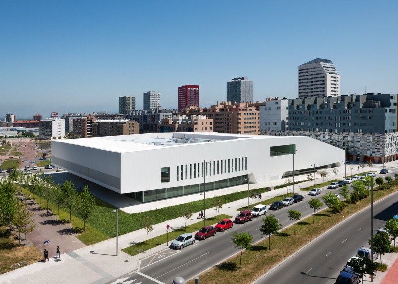 civic-and-community-salburua-civic-centre-idom_dezeen_2364_ss_3