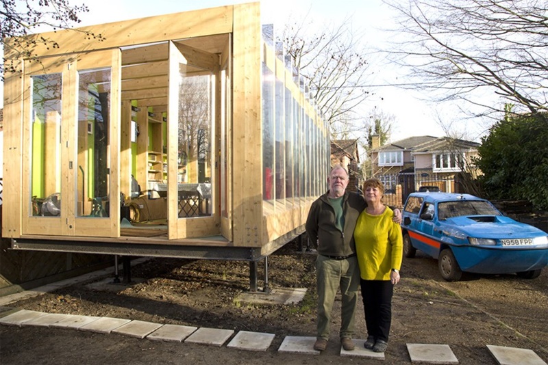 1The-Greenhouse-That-Grows-Legs-by-Between-Art-and-Technology-Studio-889x593