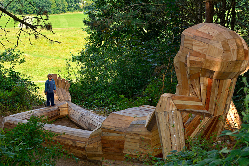 thomas-dambo-forgotten-giants-copenhagen-wooden-sculptures-designboom-06