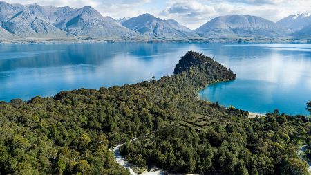 waimarino-lodge-still-waters-new-zealand-designboom-013