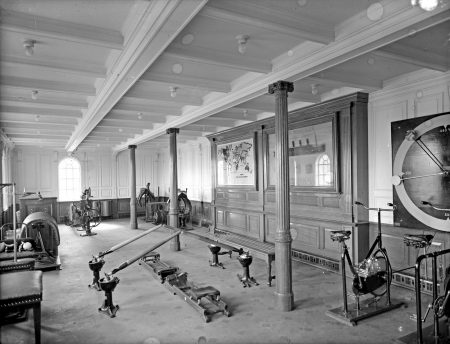 Titanic’s_first_class_gymnasium